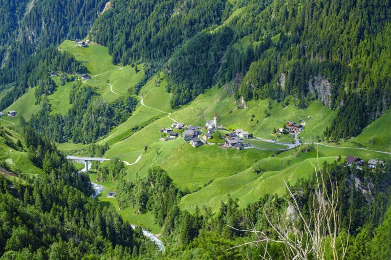 Picturesque mountain landscape and view over the Passeier Valley above Rabenstein, moss in Passeier, South Tyrol, Italy, Europe