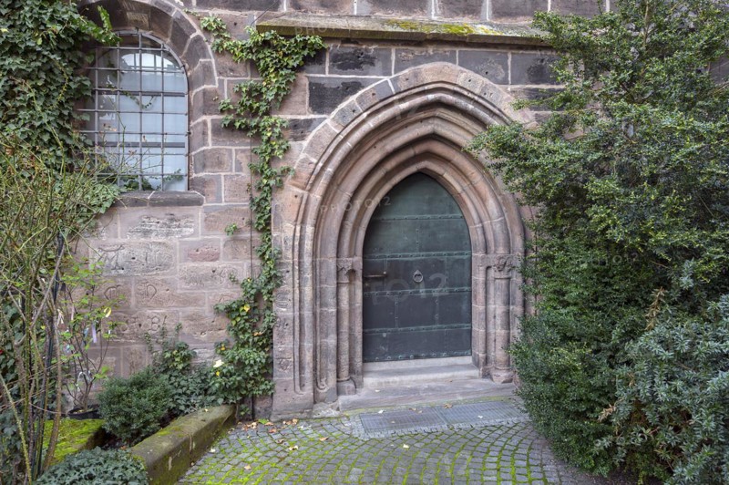Pointed arched, stepped entrance portal, west entrance to St Klara Church, Königstraße 66, Nuremberg, Middle Franconia, Bavaria, Germany, Europe