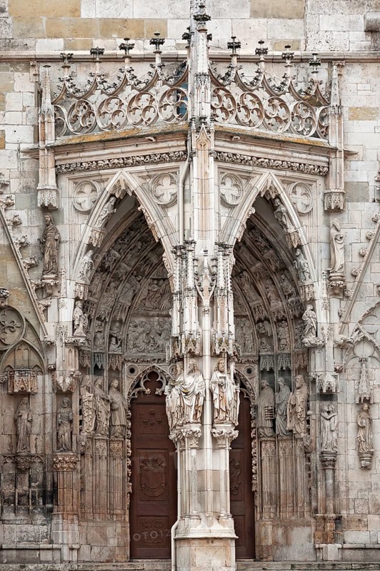 Gothic entrance portal designed with figure reliefs, 1385-1415, Regensburg Cathedral, St Peter's, start of construction 1273, Regensburg, Upper Palatinate, Bavaria, Germany, Europe