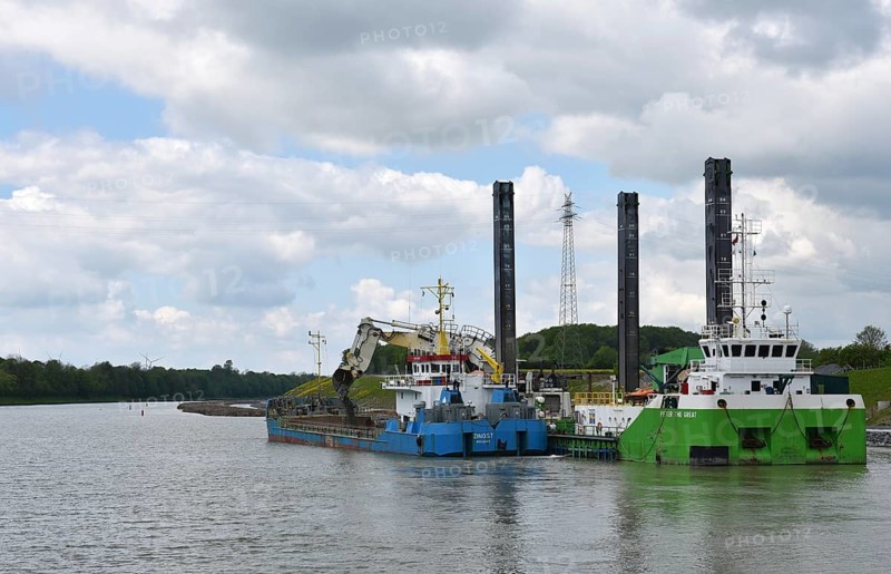 Working with a dredger on the Kiel Canal to widen the canal, Kiel Canal, Schleswig-Holstein, Germany, Europe