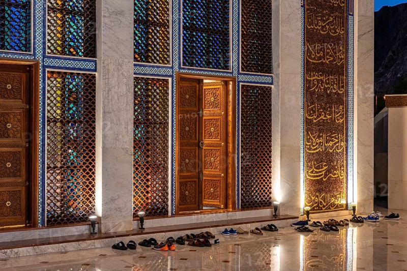 Shoes in front of the entrance of a mosque, Mutrah, Muscat, Oman, Asia