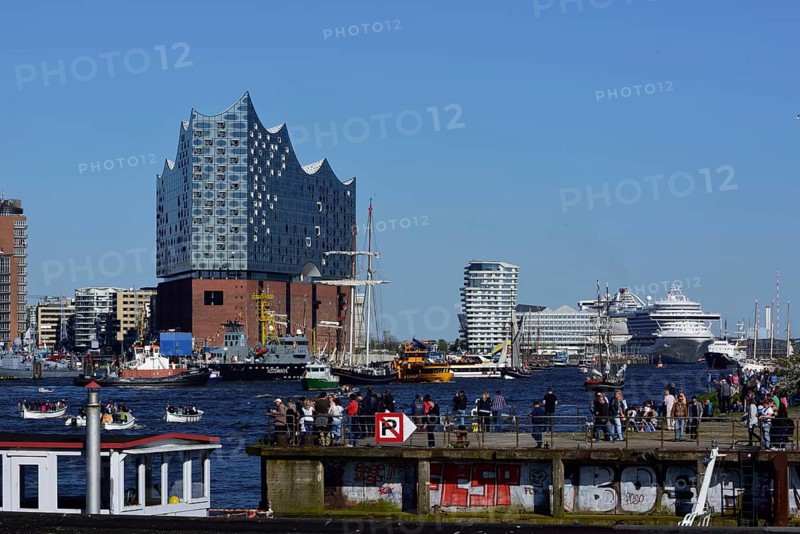 Europe, Germany, Hamburg, Elbe, harbour birthday, parade in front of the Elbe Philharmonic Hall, Hamburg's new concert hall, passenger ship, Hamburg, Hamburg, Federal Republic of Germany, Europe