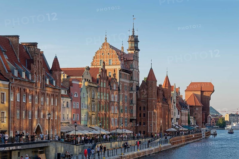 The harbour district on the Motlawa, Motlawa, in the city centre of Gdansk. Gdansk, Pomerania, Poland, Europe