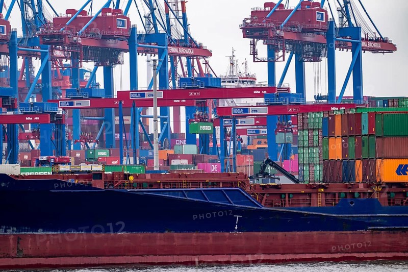 Port of Hamburg, HHLA Container Terminal Burchardkai, Athabaskakai, on the Elbe, container feeder ship Elbsky, Hamburg, Germany, Europe