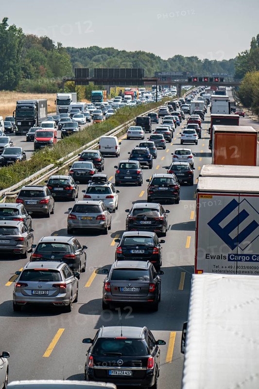 Traffic jam on the A3 motorway, over 8 lanes, in both directions, between the Leverkusen motorway junction and the Cologne-Mülheim junction, looking south, Friday afternoon heavy traffic, delays due to the traffic jam, Leverkusen, North Rhine-Westphalia, Germany, Europe