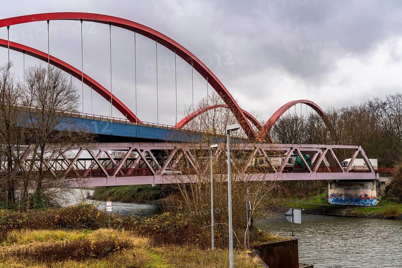 Dilapidated A42 motorway bridge (red arches) over the Rhine-Herne Canal, with massive structural damage, totally closed for the next few months, between the Bottrop-Süd and Essen-Nord junctions, probably for HGVs until a new bridge is built, North Rhine-Westphalia, Germany, Europe
