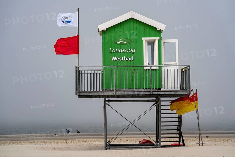 North Sea island of Langeoog, early summer, shortly after the first easing of the lockdown in the Corona crisis, foggy weather, still quite few tourists on the beach, DLRG watchtower, Lower Saxony, Germany, Europe