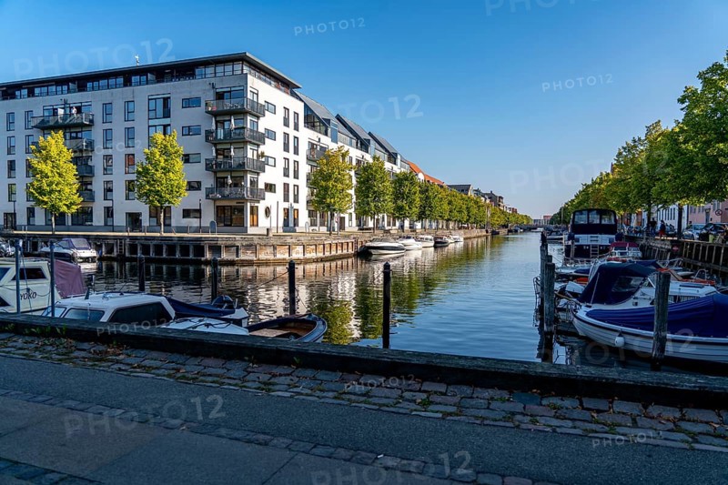 Christianshavns, old district, new residential buildings with jetty at Hammershøis Kaj, at the same time very lively and hip neighbourhood, crossed by many canals, with shops, pubs, living space, Copenhagen, Denmark, Europe
