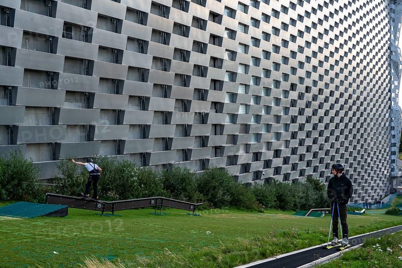 CopenHill, waste incineration plant and artificial ski slope, skiing with a view of the ski lift, 90 metres high and 400 metres long slope on artificial turf, Copenhagen, Denmark, Europe