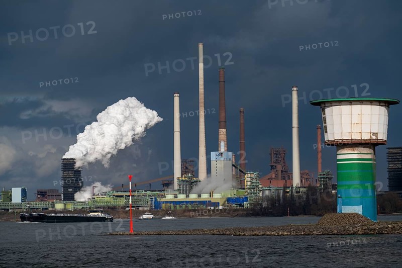 Rhine at Duisburg Bruckhausen, Marxloh, Thyssenkrupp Steel steelworks, blast furnaces, sintering plant, discharge plume of the Schwelgern coking plant, well tower of the Walsum waterworks, Duisburg, North Rhine-Westphalia, Germany, Europe