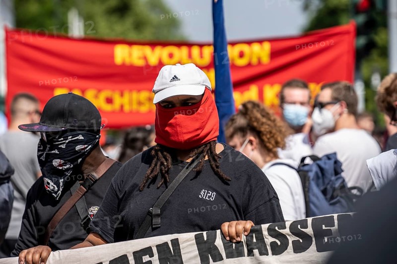Police operation at a demonstration against the planned assembly law in North Rhine-Westphalia, in Düsseldorf, various left-wing groups and football fans, Ultras, from Fortuna Düsseldorf and 1.FC Köln, protest, North Rhine-Westphalia, Germany, Europe