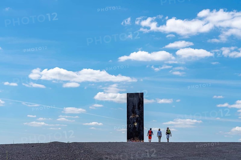 Hiker, Spaziergänger, sculpture by Richard Serra, Bramme for the Ruhr area on the Schurenbach spoil tip, Essen, Germany, Europe
