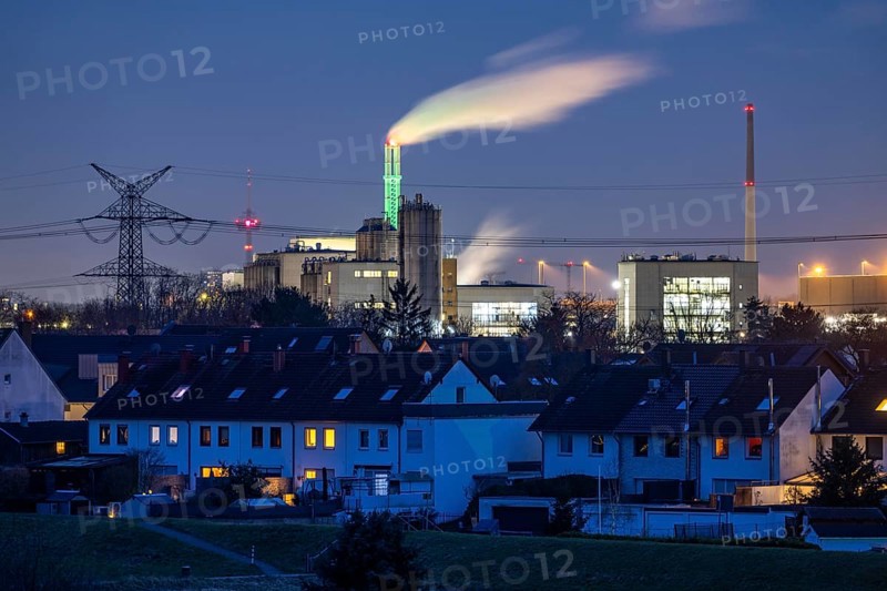 Chimney of the residual waste incineration plant AVG, Fordwerke in Niehl, residential area in Cologne-Merkenich, Cologne, North Rhine-Westphalia, Germany, Europe