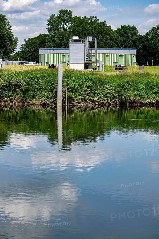 The Ruhr near Essen-Horst, Gelsenwasser AG water extraction plant, North Rhine-Westphalia, Germany, Europe
