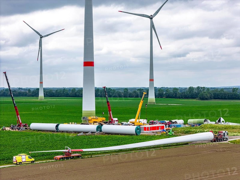 Transport of a 70 metre long rotor blade, construction of a wind power plant in a wind farm near Issum, 9 older wind turbines from the manufacturer Enercon (model series E-58), which have been in operation for over two decades, are being replaced by a total of four Enercon E-160 turbines, under construction, with a total output of 22 megawatts, Lower Rhine, North Rhine-Westphalia, Germany, Europe