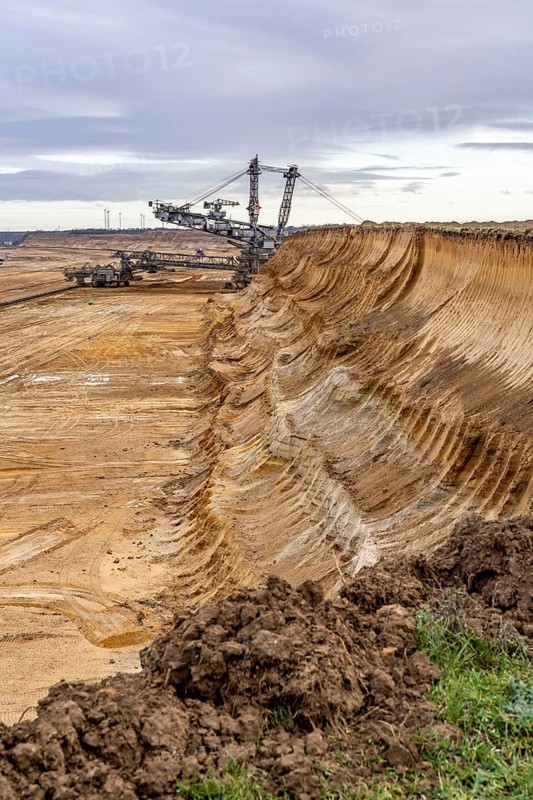 Excavator at the edge of the Garzweiler II open-cast lignite mine, at the village of Lützerath, the last village to be excavated, in the district of Heinsberg, North Rhine-Westphalia, Germany, Europe