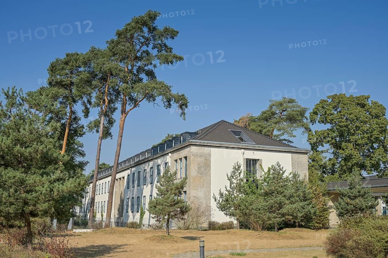 Residential building, Metropolitan Gardens, former US headquarters, Saargemünder Straße, Clayallee, Dahlem, Steglitz-Zehlendorf, Berlin, Germany, Europe