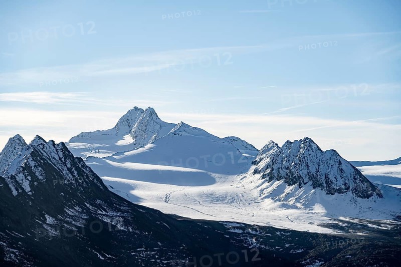 Mountain peaks and glaciers in the morning light, Gurgler Ferner with Hochwilde peak, Ötztal nature park Park, Ötztal Alps, Tyrol, Austria, Europe