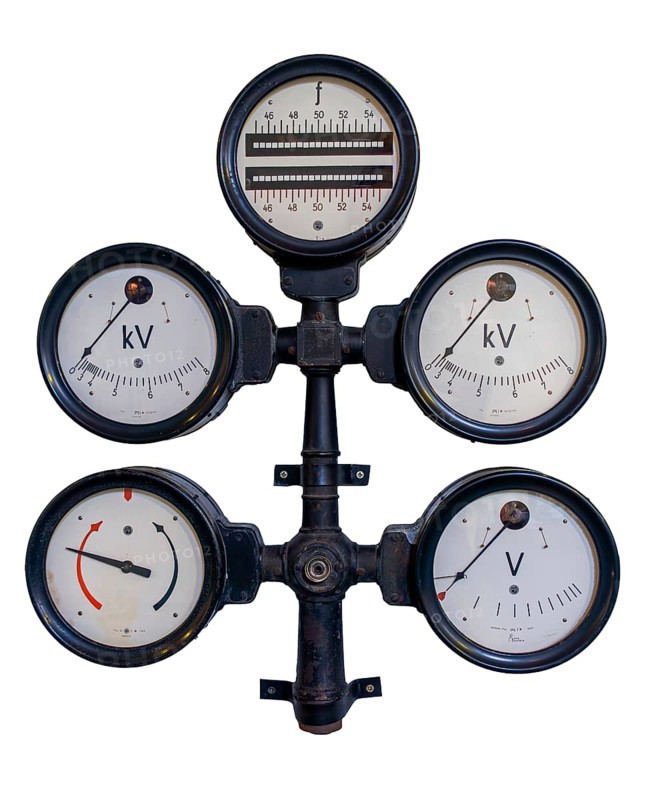 Synchroscope, voltmeter, frequency meter for synchronization, process of matching frequency, phase and voltage of a generator to an electrical grid