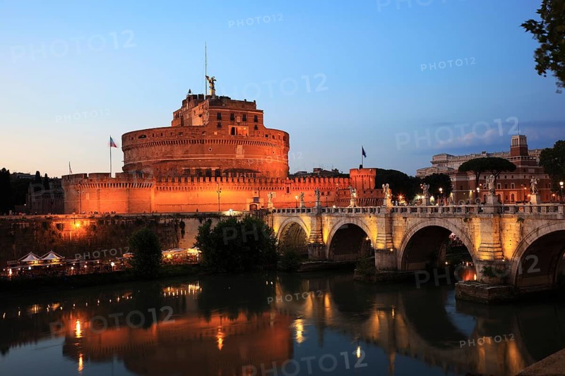 Castel Sant'Angelo, Mausoleo di Adriano, Mausoleum for the Roman Emperor Hadrian, Castel Sant'Angelo, and the Bridge of Angels, Ponte Sant'Angelo, Rome, Italy, Europe