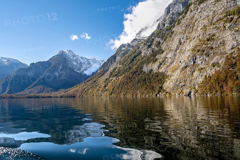Königssee with Watzmann massif, autumnal mountain landscape reflected in the lake, Berchtesgaden National Park, Berchtesgadener Land, Upper Bavaria, Bavaria, Germany, Europe