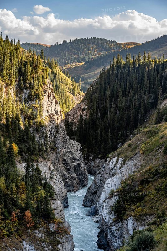 Mountain landscape with river in a gorge, Little Naryn or Kichi-Naryn, Eki-Naryn gorge, Naryn province, Kyrgyzstan, Asia