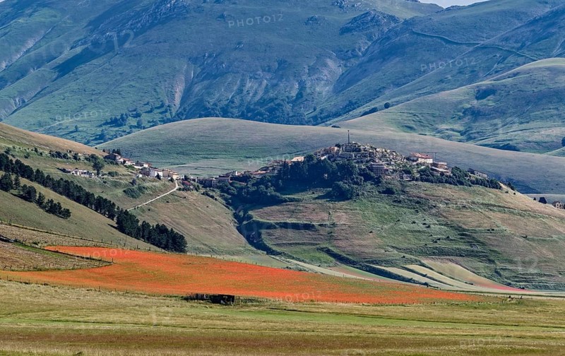 Mountain landscape on the edge of the Pian Grande di Castelluccio di Norcia plateau in the Monti Sibillini National Park in the Umbrian-Marche Apennines. Castelluccio di Norcia, Umbria, Italy, Southern Europe, Europe