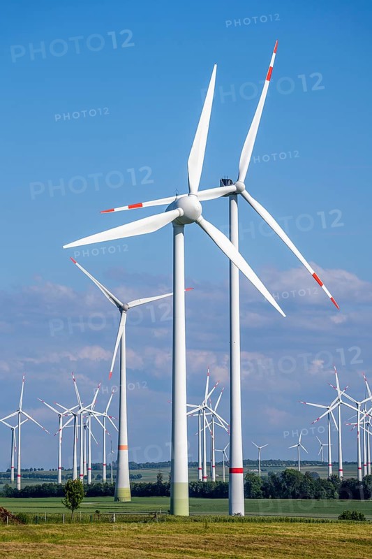 Wind farm north-east of Bad Wünnenberg, East Westphalia Lippe, Paderborn district, with the A44 motorway running through the middle, North Rhine-Westphalia, Germany, Europe