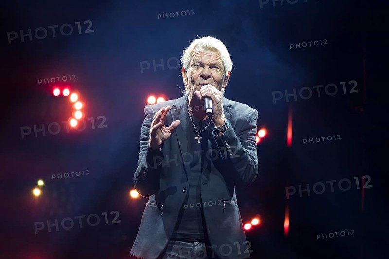 Matthias Reim live on ..und plötzlich bist du Kult! Tour in the Berlin Uber Arena on 29 December 2024