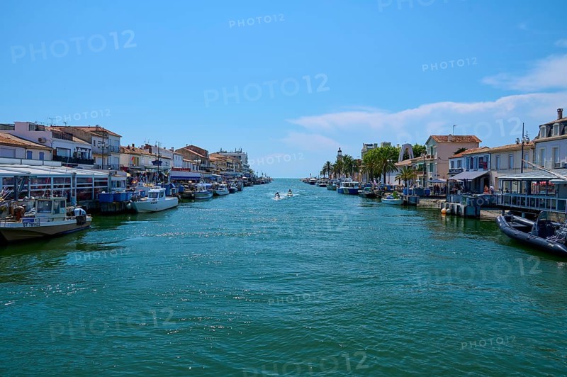 Coastal town with colourful houses, boats in the water, on a sunny day, summer, Le Grau-du-Roi, Gard, Mediterranean Sea, France, Europe