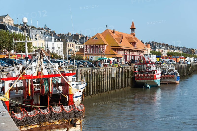 Colourful boats at the edge of the harbour against the backdrop of a historic coastal town, fishing boats, Trouville-sur-Mer, Trouville, River Touques, Cœur Côte Fleurie, Honfleur-Deauville, Lisieux, Calvados, Normandy, English Channel, France, Europe
