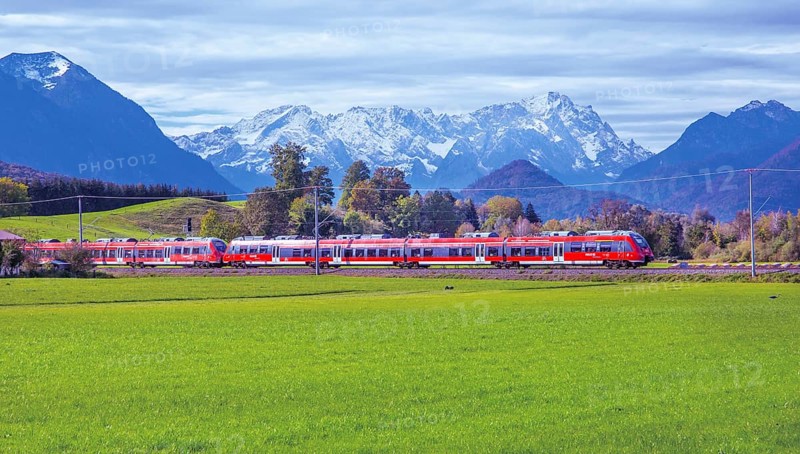 Werdenfelsbahn with Zugspitzgruppe 2962m in the Wetterstein Mountains, Ohlstadt, Loisachtal, Murnauer Moos, Das Blaue Land, Upper Bavaria, Bavaria, Germany, Europe