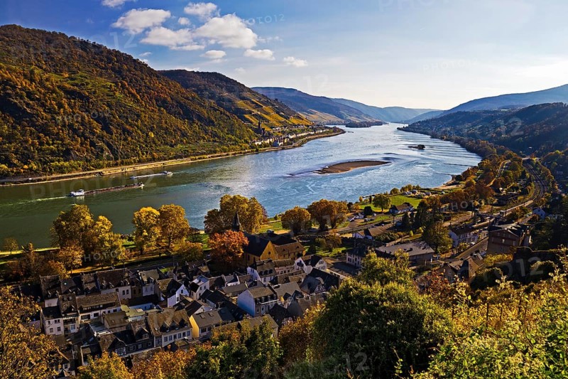 View of Bacharach on the Rhine in autumn, UNESCO World Heritage Upper Middle Rhine Valley, long-distance hiking trail RheinBurgenWeg, Rhineland-Palatinate, Germany, Europe