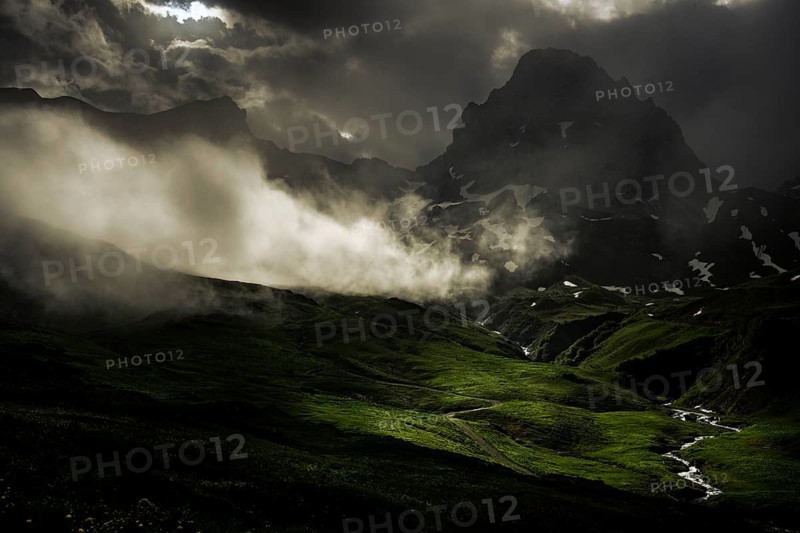 Peaks in the morning light and alpine landscape with dramatic clouds, Lech, Lechquellengebirge, Vorarlberg, Austria, Europe