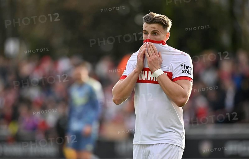 Ermedin Demirovic VfB Stuttgart (09) disappointed, gesture, gesture, Robert-Schlienz-Stadion, Stuttgart, Baden-Württemberg, Germany, Europe