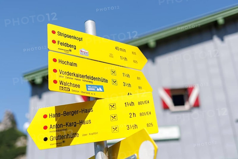 A signpost at the Stripsenjochhaus indicates hiking destinations. Taken in Kirchdorf, 15.07.2024