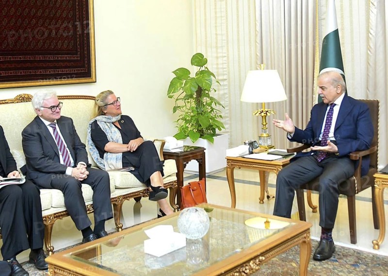 Svenja Schulze (SPD), Federal Minister for Economic Cooperation and Development, meets the Pakistani Prime Minister, Shehbaz Sharif. On the left: The German Ambassador Alfred Grannas. Islamabad, 22.08.2024. Handout of the PM Office