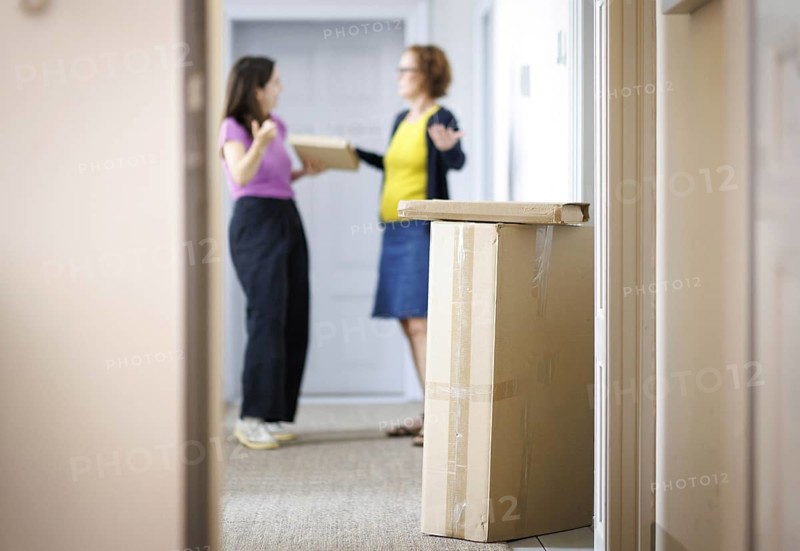 Two woman fight over parcel deliveries in Berlin, 08/08/2024