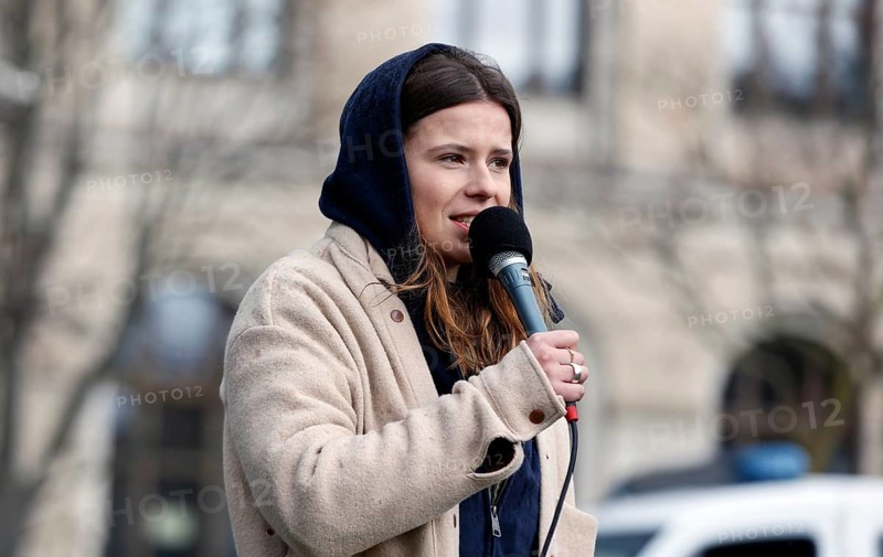 Luisa Neubauer speaks during a demonstration by Fridays for Future for compliance with climate targets and the resignation of Transport Minister Volker Wissing at the Federal Ministry of Transport, Berlin, 31 March 2023