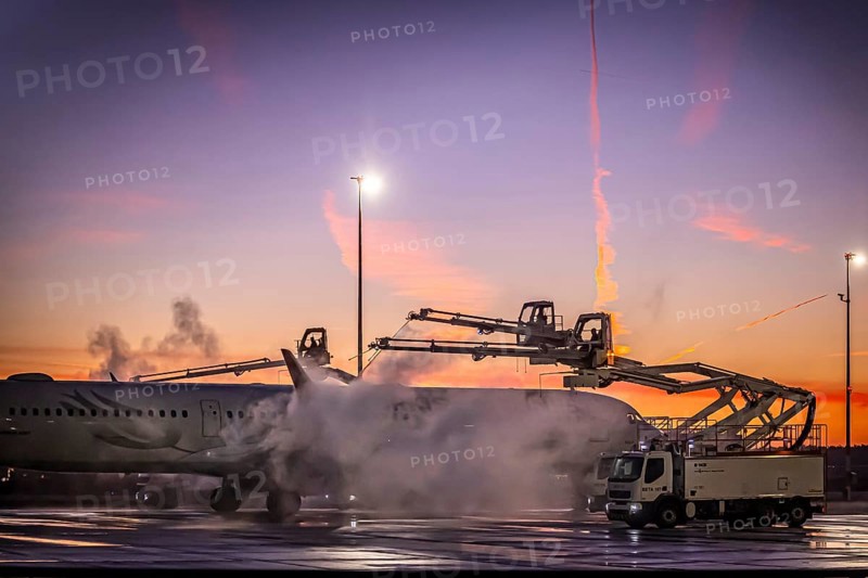 Frost at the airport, a Turkish Airlines aircraft is de-iced in front of sunrise. Airbus A321-231, Fraport, Frankfurt am Main, Hesse, Germany, Europe