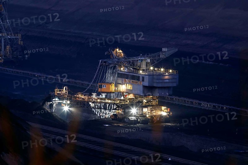 Lignite excavators extract coal in the Welzow open-cast mine, operated by LEAG. The lignite is burnt in the Schwarze Pumpe and Jänschwalde power plants to generate electricity. The phase-out of coal-fired power generation is to take place by 2038, 11.11.2021