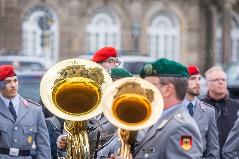 Public roll call of the Army Officers' School on Theatre Square: Bundeswehr honours and bids farewell to young soldiers, Dresden, Saxony, Germany, Europe