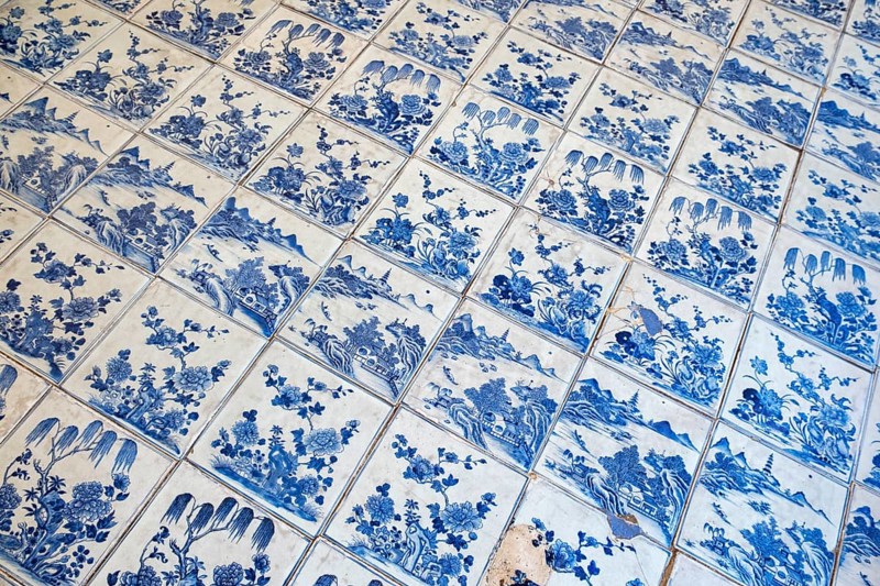 Blue and white porcelain tiles, Paradesi Synagogue, Matancherry, Jew Town, Cochin, Kerala, India, Asia