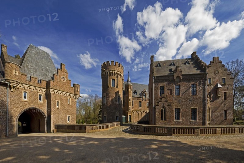 Paffendorf Castle, popular excursion destination, Bergheim, Rhine-Erft district, Rhenish lignite mining area, North Rhine-Westphalia, Germany, Europe