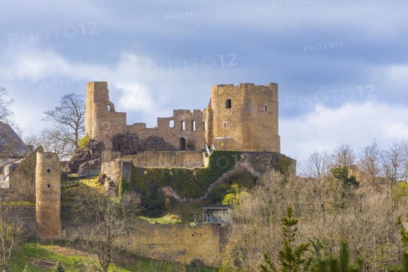 Frauenstein castle ruins and castle in the Ore Mountains, Frauenstein, Saxony, Germany, Europe