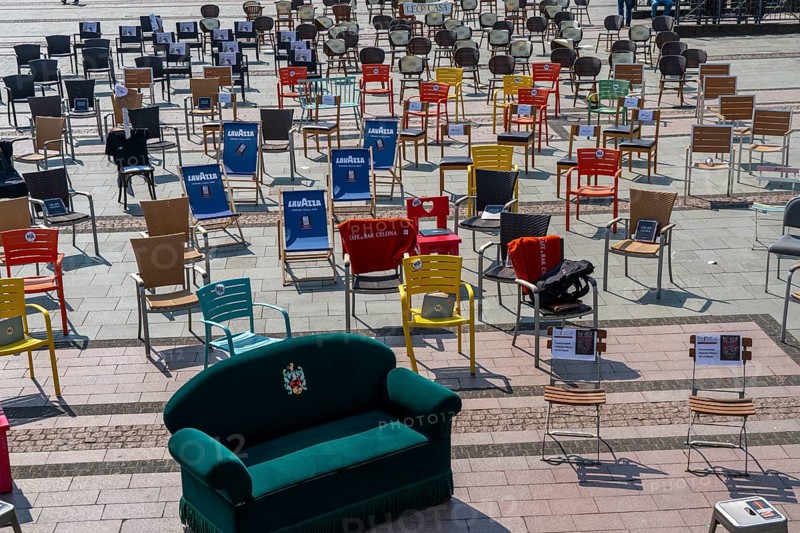 Campaign 1, 000 empty chairs, with which restaurateurs, nationwide, want to draw attention to the problems of the catering trade in the Corona period, Kennedyplatz, effects of the Corona crisis in Essen, Germany, Europe