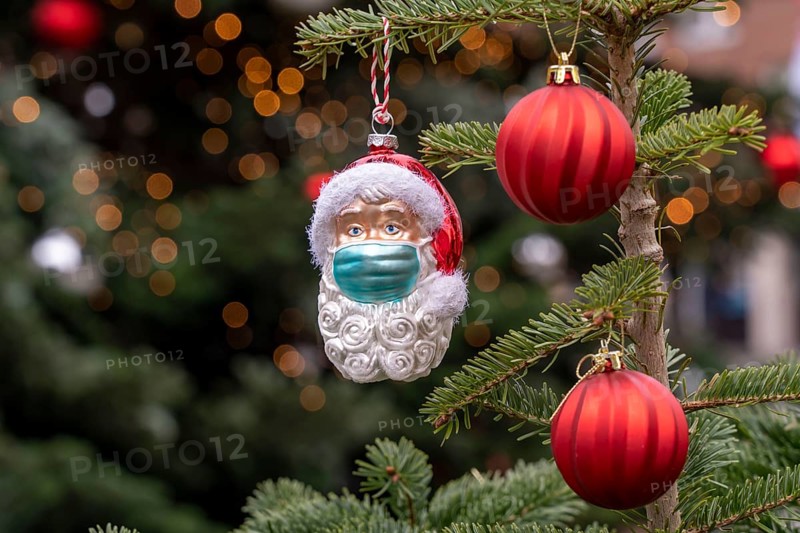 Symbolic image of Christmas in the Corona crisis, Father Christmas figure, Christmas tree decoration, with mouth and nose mask, everyday mask