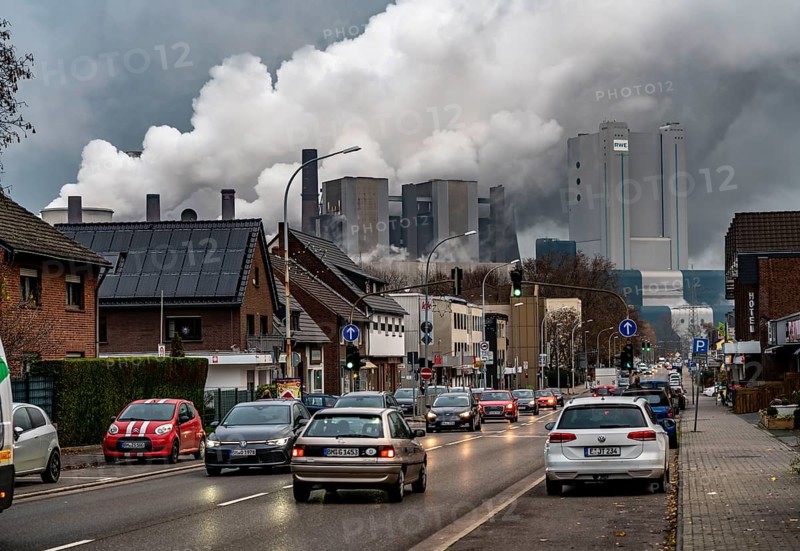 Dormagener Straße in Niederaussem, lignite-fired power station, RWE Power AG Niederaussem power station, near Bergheim, North Rhine-Westphalia, North Rhine-Westphalia, Germany, Europe