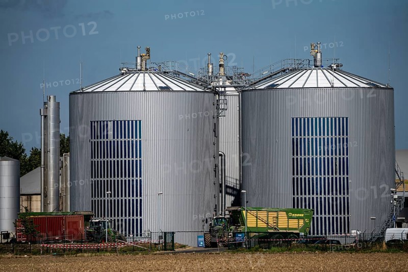 RWE biogas plant Bergheim-Paffendorf, where crops from regional agriculture, whole plant, grass and maize silage, green rye, sugar beet and lucerne are used as an energy source, the raw biogas is fed into the natural gas grid as biomethane, test plant for extremely thin and flexible organic solar film, North Rhine-Westphalia, Germany, Europe