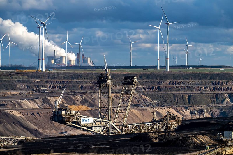 Opencast lignite mine Garzweiler 2, excavator 288, bucket wheel excavator, excavates lignite, considered the largest excavator in the world, behind the Neurath power plant, wind farm, near Jüchen, North Rhine-Westphalia, Germany, Europe
